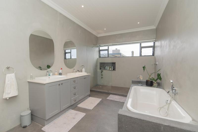4 Bedroom Property for Sale in Kragga Kamma Eastern Cape